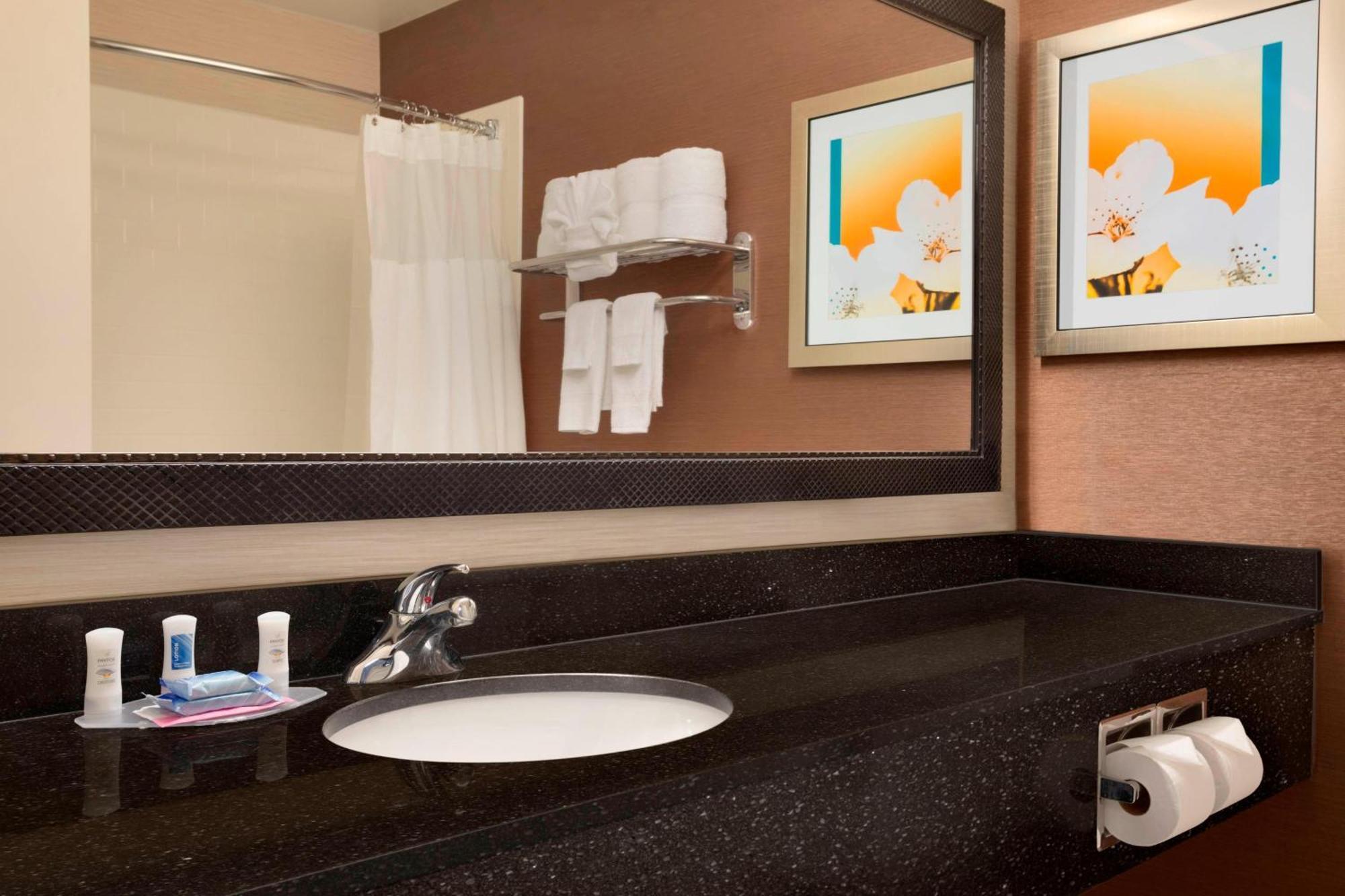 Fairfield Inn & Suites Fort Worth University Drive Εξωτερικό φωτογραφία